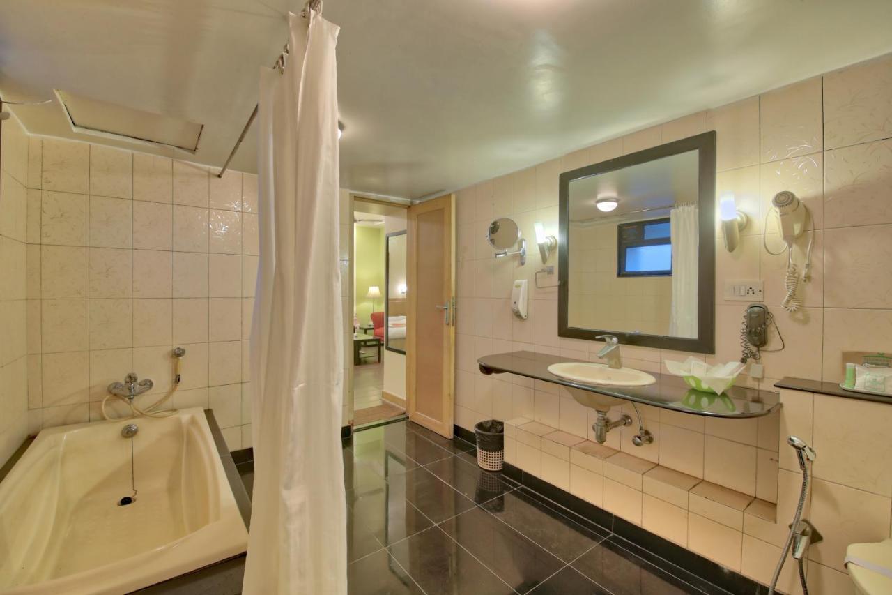 Vishwaratna Hotel Γουβαχάτι Εξωτερικό φωτογραφία